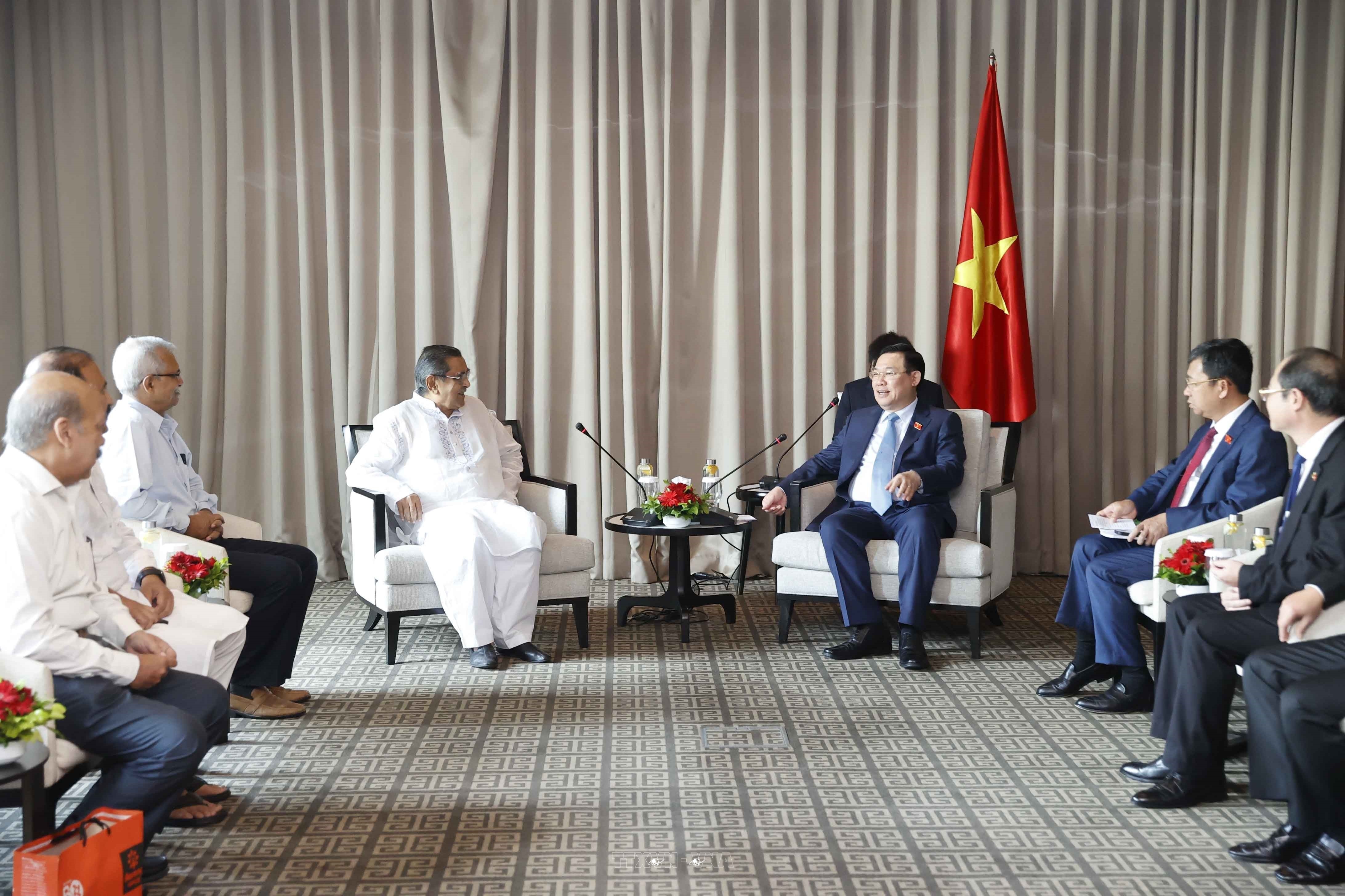 Cong Rashed Gro Chủ tịch Quốc hội Vương Đình Huệ tiếp lãnh đạo các chính đảng tại ...