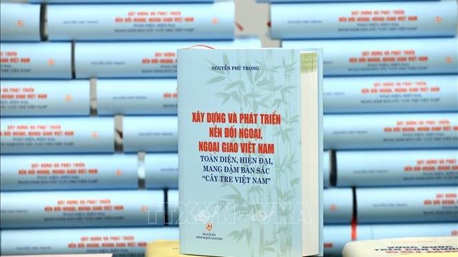 Cuốn sách Xây dựng và phát triển nền đối ngoại, ngoại giao Việt Nam toàn diện, hiện đại, mang đậm bản sắc cây tre Việt Nam (21/11/2023)