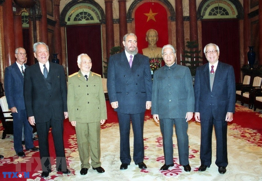 Lãnh tụ Fidel Castro thăm Việt Nam lần thứ hai (12/1995)