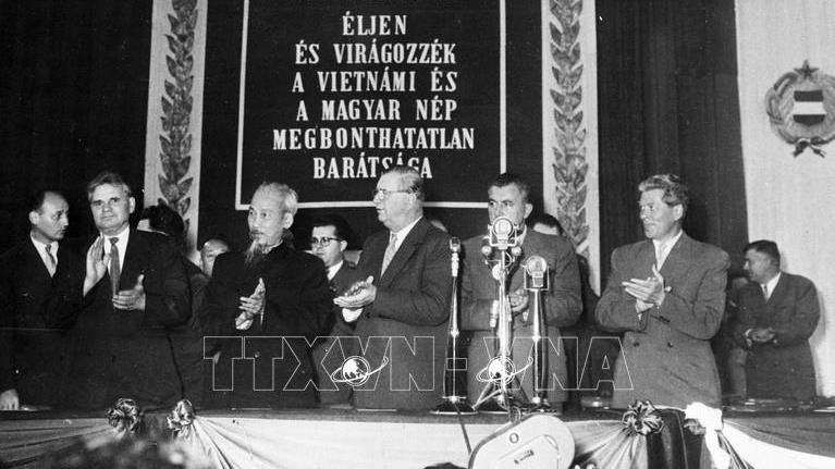Chủ tịch Hồ Chí Minh thăm hữu nghị Cộng hòa Nhân dân Hungary (1-5/8/1957)
