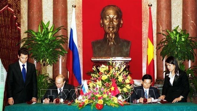 Tổng thống Liên bang Nga Vladimir Putin thăm chính thức Việt Nam (19 - 20/11/2006)