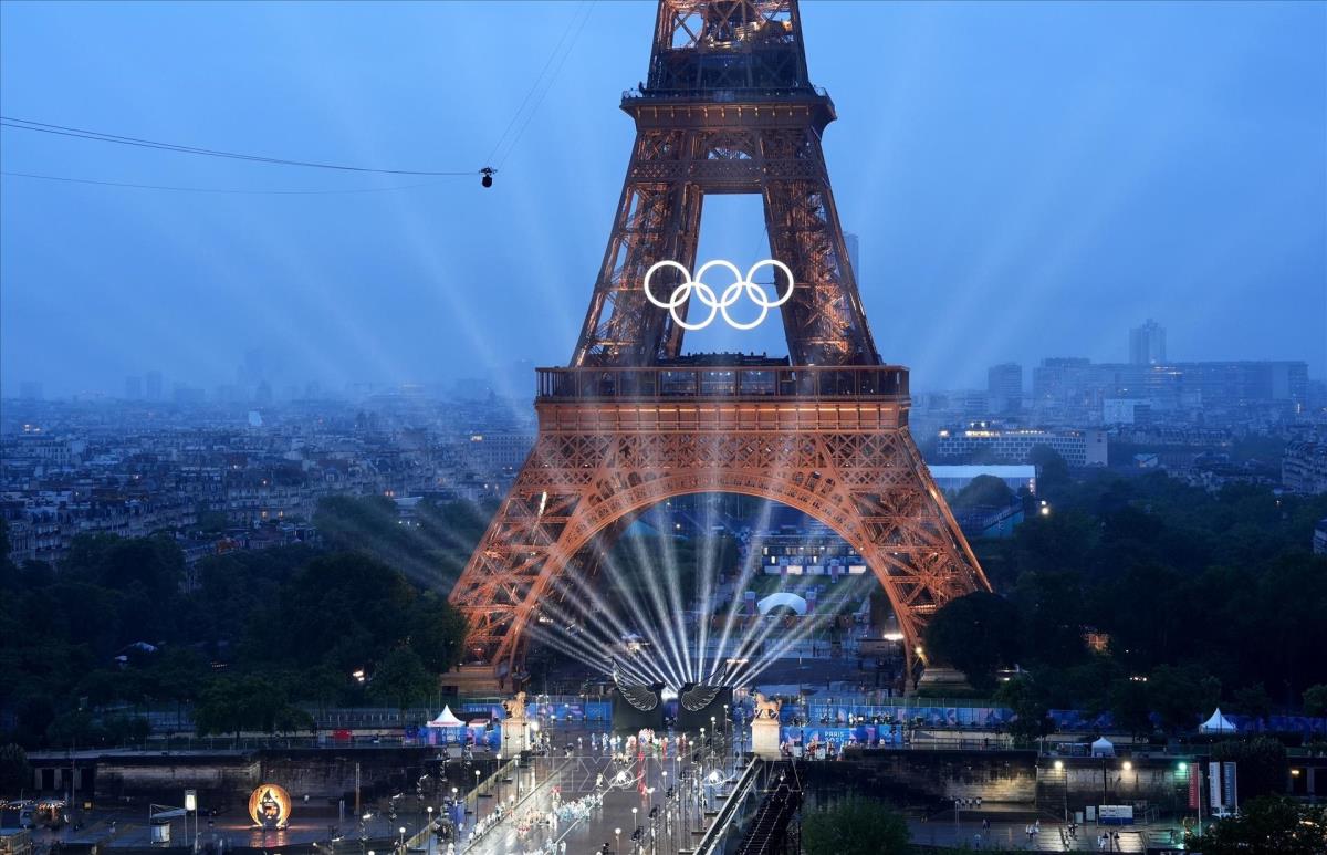 Image hình ảnh hình ảnh hình ảnh hình ảnh hình ảnh hình ảnh hình ảnh hình ảnh hình ảnh Emmanuel Macron - Những hình ảnh ấn tượng tại Lễ Khai mạc Olympic Paris 2024