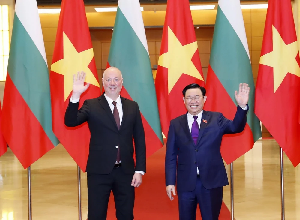 Chủ tịch Quốc hội Bulgaria Rossen Dimitrov Jeliazkov thăm chính thức Việt Nam