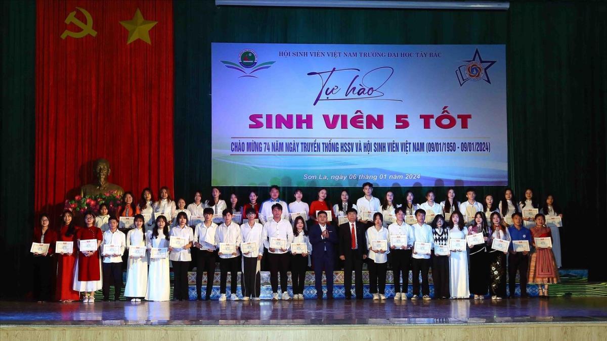 Đại học - Cao học - Cao đẳng 