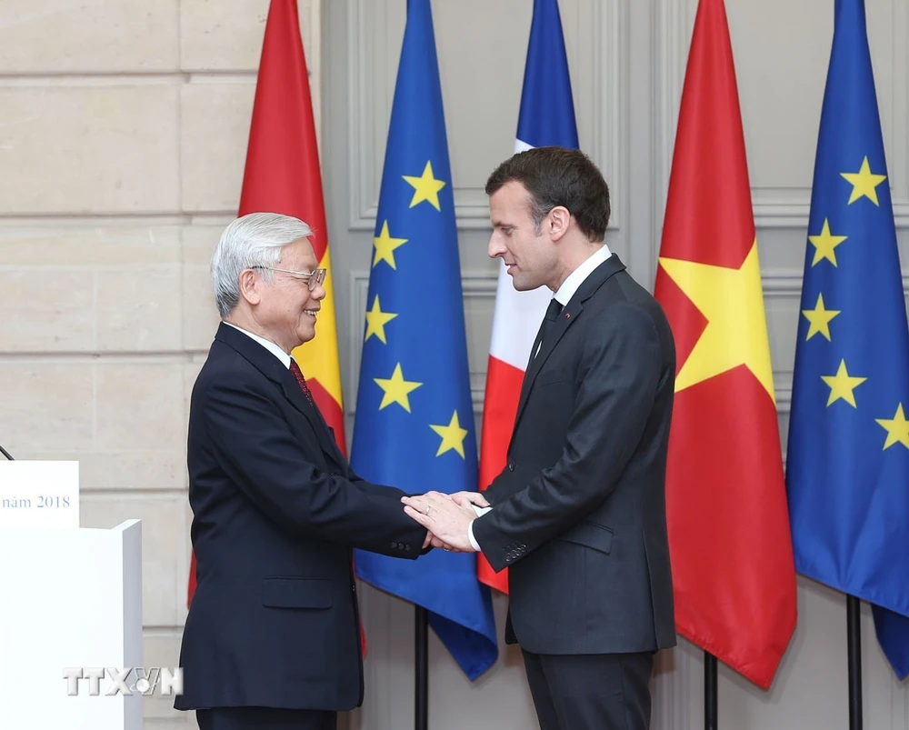Image hình ảnh hình ảnh hình ảnh hình ảnh hình ảnh hình ảnh hình ảnh hình ảnh hình ảnh Emmanuel Macron - Người Việt tại Pháp khắc ghi hình ảnh của Tổng Bí thư Nguyễn Phú Trọng