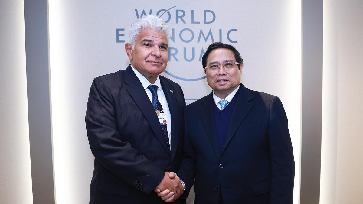 Thủ tướng Phạm Minh Chính hội kiến Tổng thống Panama nhân chuyến tham dự Hội nghị thường niên Diễn đàn Kinh tế thế giới - WEF Davos lần thứ 55 (21/1/2025)