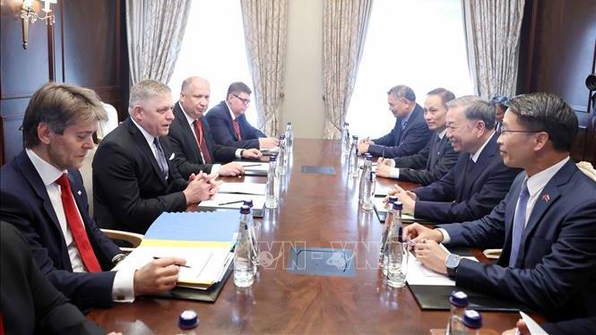 Tổng Bí thư Tô Lâm gặp Thủ tướng Slovakia Robert Fico nhân dự Lễ kỷ niệm 80 năm Chiến thắng trong Chiến tranh Vệ quốc vĩ đại tại Nga (9/5/2025)