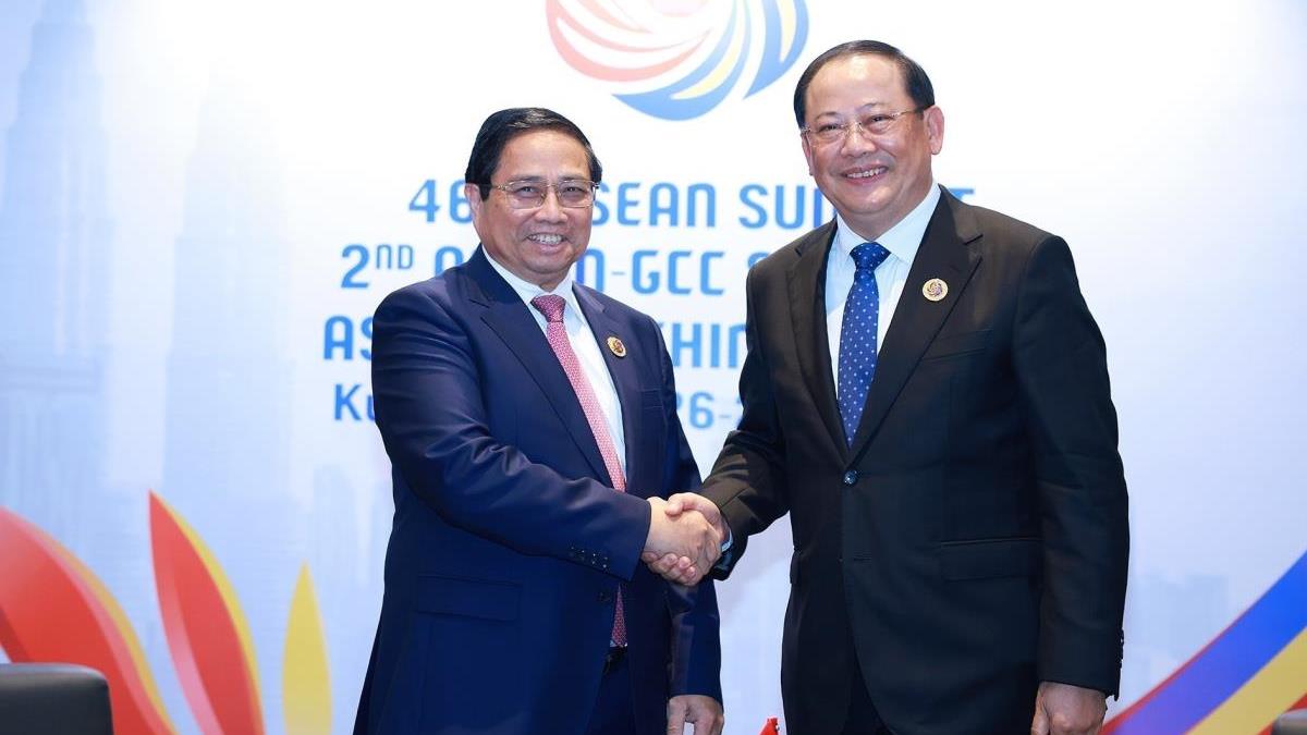 Thủ tướng Phạm Minh Chính gặp song phương Thủ tướng Lào Sonexay Siphandone, nhân dự Hội nghị Cấp cao ASEAN 46 tại Malaysia (26/5/2025)