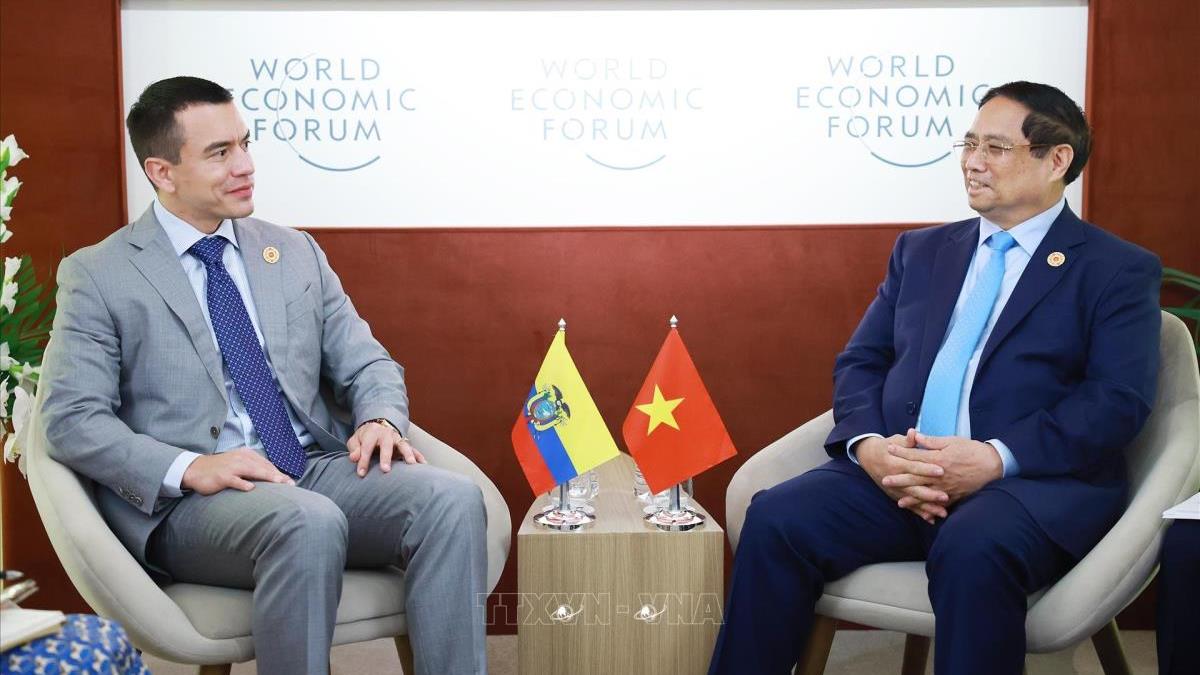 Thủ tướng Chính phủ Phạm Minh Chính gặp Tổng thống Ecuador nhân dịp dự Diễn đàn Kinh tế thế giới (WEF) tại Thiên Tân, Trung Quốc (25/6/2025)