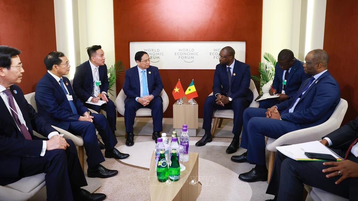 Thủ tướng Phạm Minh Chính gặp Thủ tướng Senegal nhân dịp dự Diễn đàn Kinh tế thế giới (WEF) tại Thiên Tân, Trung Quốc (25/6/2025)