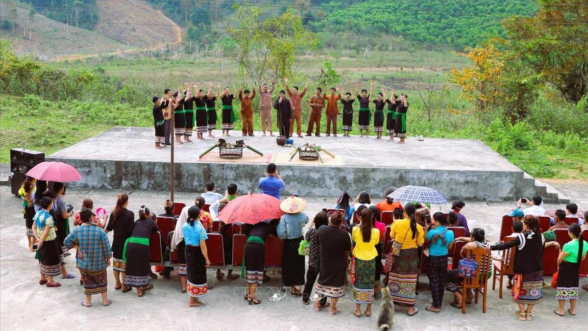 Lễ đón tiếng sấm đầu năm của dân tộc Ơ Đu (Nghệ An)