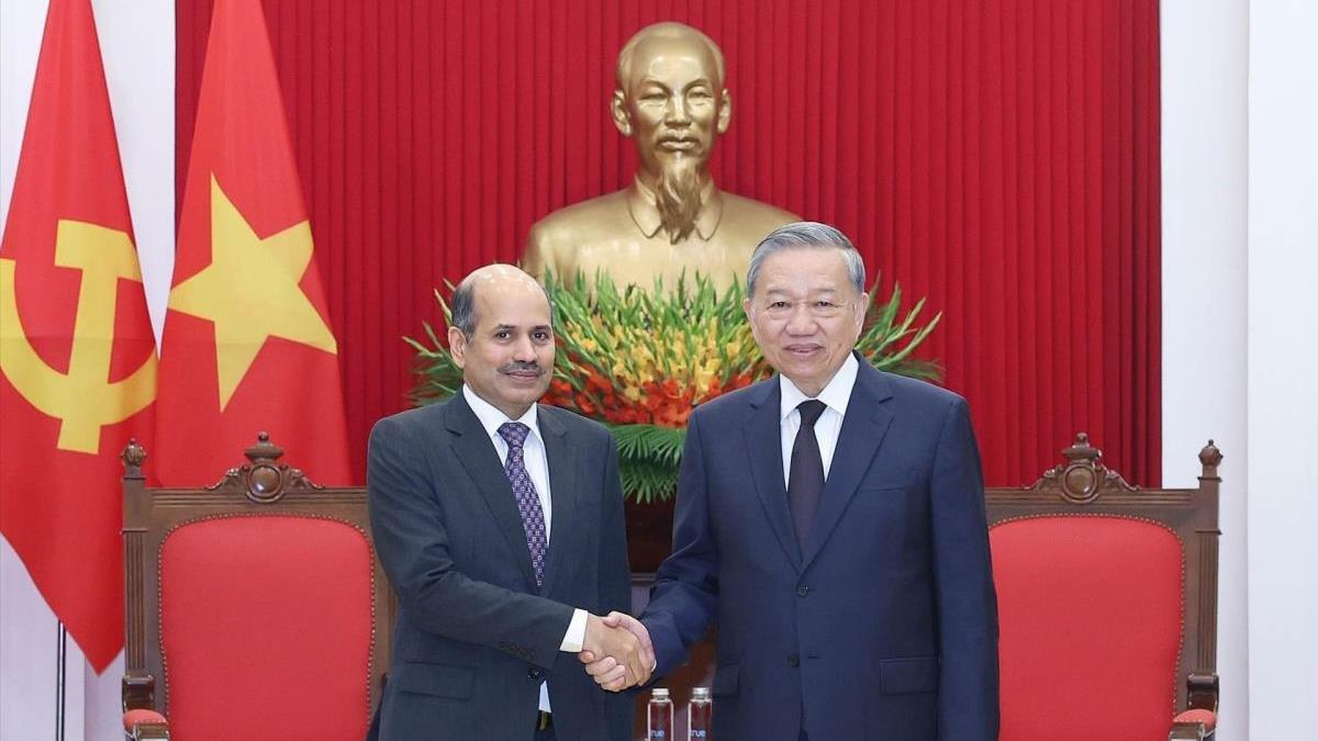 Tổng Bí thư Tô Lâm tiếp Đại sứ Ấn Độ tại Việt Nam Sandeep Arya