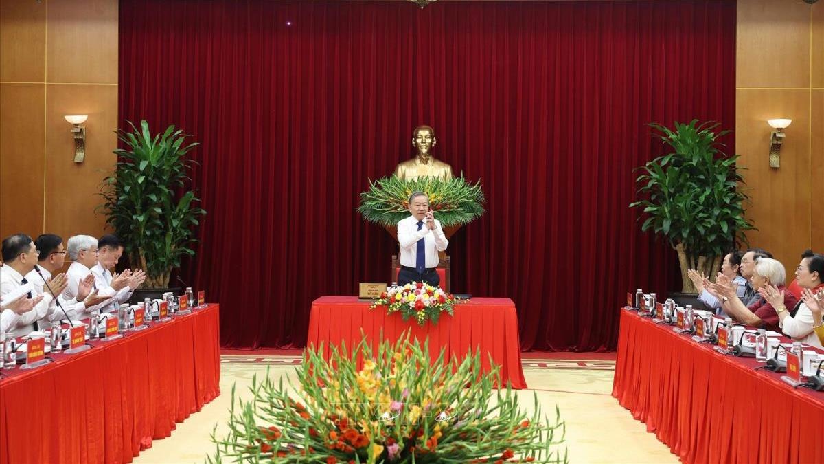 Tổng Bí thư Tô Lâm gặp mặt Ban Thường vụ Trung ương Hội Khuyến học Việt Nam