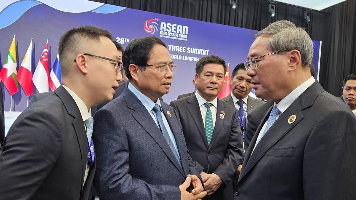 Thủ tướng Phạm Minh Chính gặp Thủ tướng Trung Quốc Lý Cường nhân dịp dự Hội nghị Cấp cao ASEAN 47 tại Malaysia (27/10/2025)