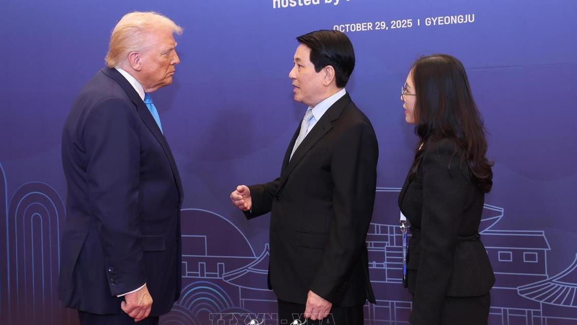 Chủ tịch nước Lương Cường gặp Tổng thống Hoa Kỳ Donald Trump nhân dịp tham dự Tuần lễ Cấp cao APEC lần thứ 32 và làm việc song phương tại Hàn Quốc (29/10 - 1/11/2025)