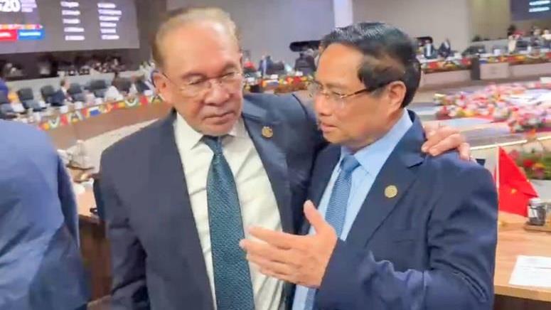 Thủ tướng Phạm Minh Chính gặp Thủ tướng Malaysia Anwar Ibrahim nhân dự Hội nghị Thượng đỉnh G20 tại Nam Phi (22/11/2025)