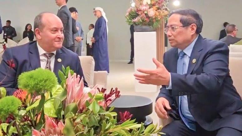 Thủ tướng Phạm Minh Chính gặp Thủ tướng Algeria Sifi Ghrieb nhân dự Hội nghị Thượng đỉnh G20 tại Nam Phi (22/11/2025)