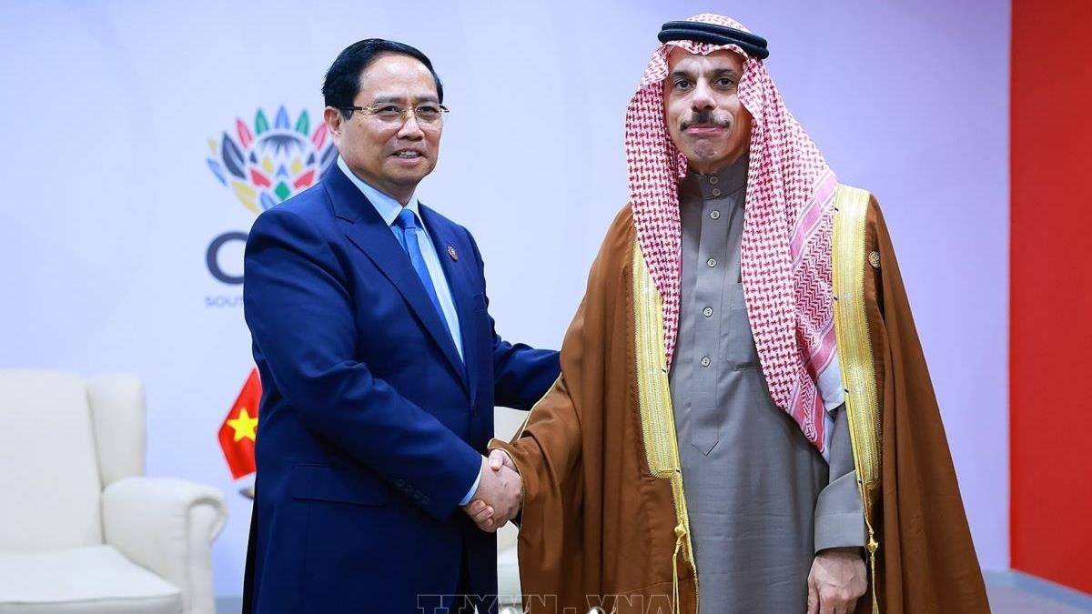 Thủ tướng Phạm Minh Chính gặp Bộ trưởng Ngoại giao Saudi Arabia Hoàng thân Faisal Bin Farhan Al Saud nhân dự Hội nghị Thượng đỉnh G20 tại Nam Phi (22/11/2025)