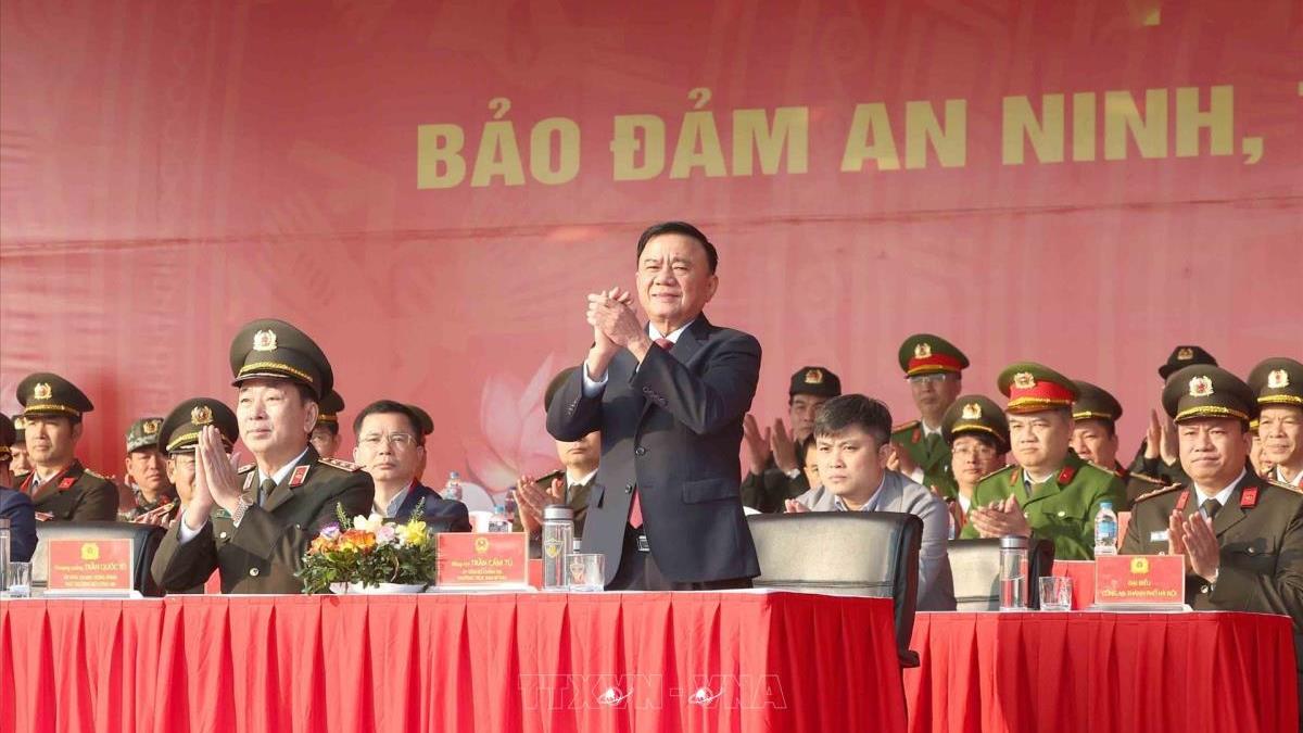 Thường trực Ban Bí thư Trần Cẩm Tú dự Lễ xuất quân và diễn tập phương án bảo vệ Đại hội lần thứ XIV của Đảng