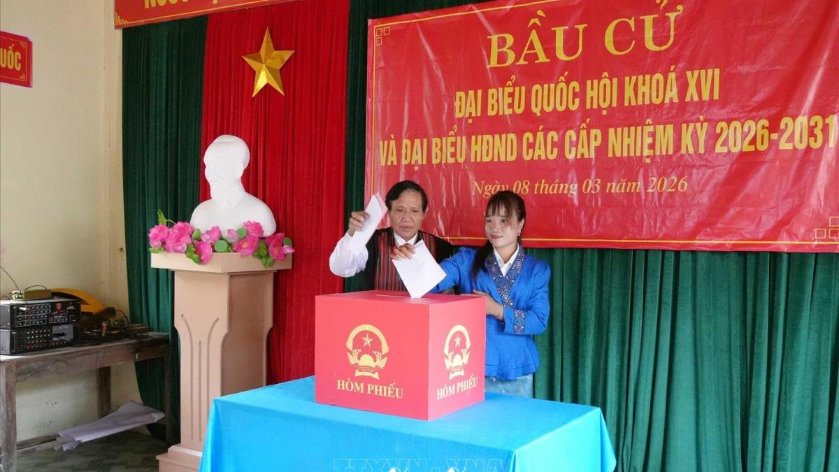 Rộn ràng ngày hội bầu cử sớm ở xã miền núi biên giới Trường Sơn