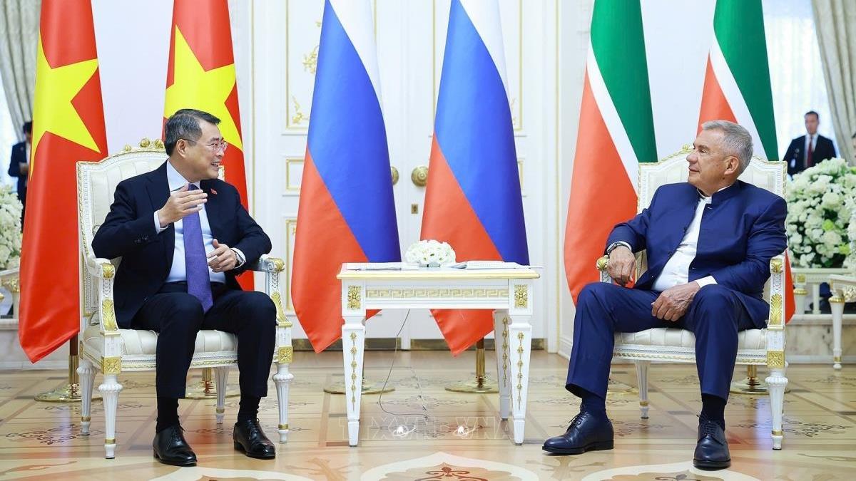             Thủ tướng Chính phủ Lê Minh Hưng gặp người đứng đầu Cộng hoà Tatarstan        