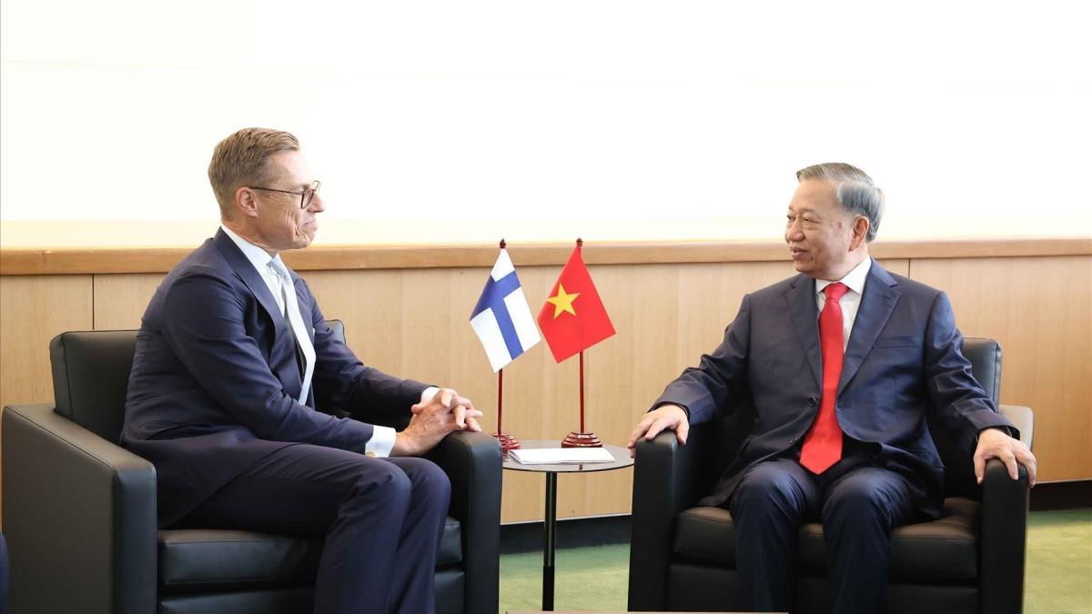 Tổng Bí thư, Chủ tịch nước Tô Lâm gặp Tổng thống Phần Lan Alexander Stubb nhân dịp dự Phiên thảo luận cấp cao ĐHĐ Liên hợp quốc khóa 81 tại Hoa Kỳ (22/9/2026)