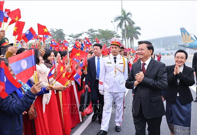 Tổng Bí thư, Chủ tịch nước Lào bắt đầu thăm cấp Nhà nước tới Việt Nam         