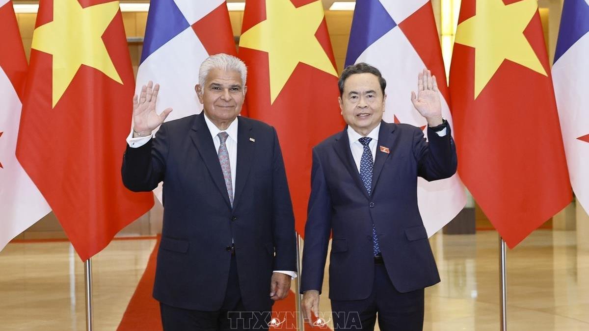    Chủ tịch Quốc hội Trần Thanh Mẫn hội kiến Tổng thống Panama