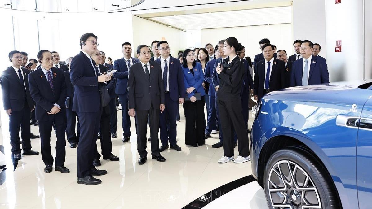 Chủ tịch Quốc hội Trần Thanh Mẫn thăm Khu Phát triển Kinh tế - Công nghệ Bắc Kinh