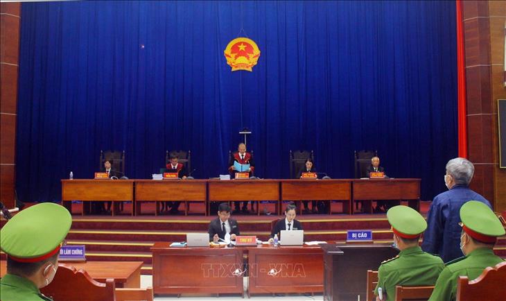 Vụ án buôn lậu 200 triệu lít xăng
