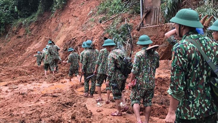 Sạt lở tại huyện Hướng Hóa, Quảng Trị, 22 cán bộ chiến sỹ bị vùi lấp (18/10/2020)