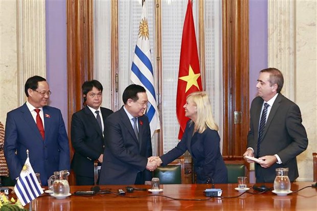 Chủ tịch Quốc hội Vương Đình Huệ thăm chính thức Cộng hòa Đông Uruguay (27-28/4/2023)