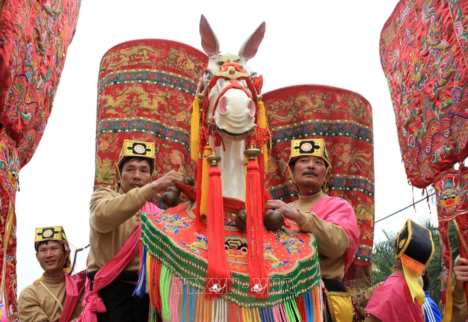 Hội Gióng ở đền Phù Đổng và đền Sóc (UNESCO ghi danh năm 2010)