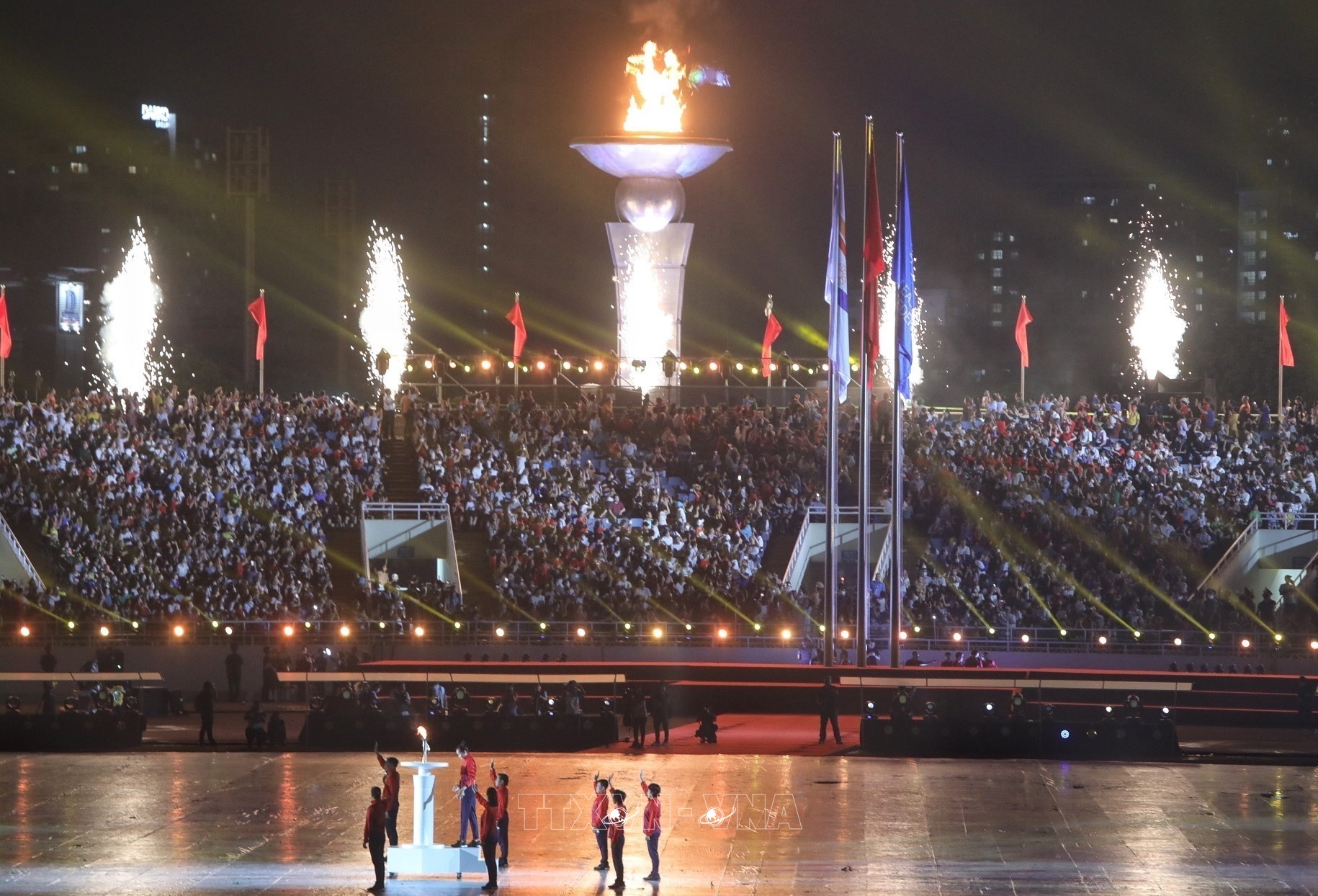 Việt Nam mở cửa biên giới, tổ chức thành công SEA Games 31
