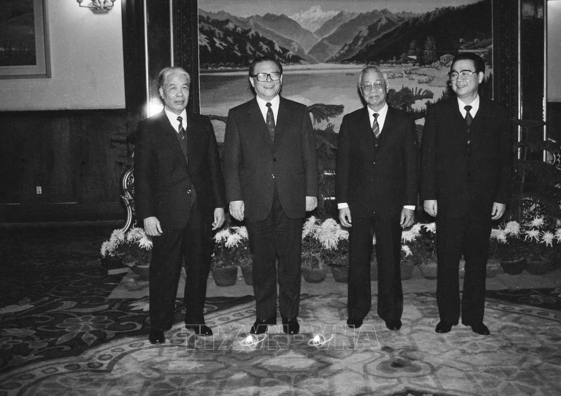 Tổng Bí thư Đỗ Mười và Chủ tịch Hội đồng Bộ trưởng Võ Văn Kiệt thăm chính thức Trung Quốc (5-10/11/1991)