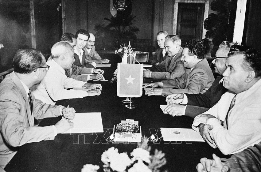 Chủ tịch Hồ Chí Minh thăm hữu nghị chính thức Bulgaria (13-17/8/1957)