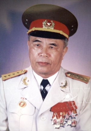 Đoàn Khuê (1923-1999)