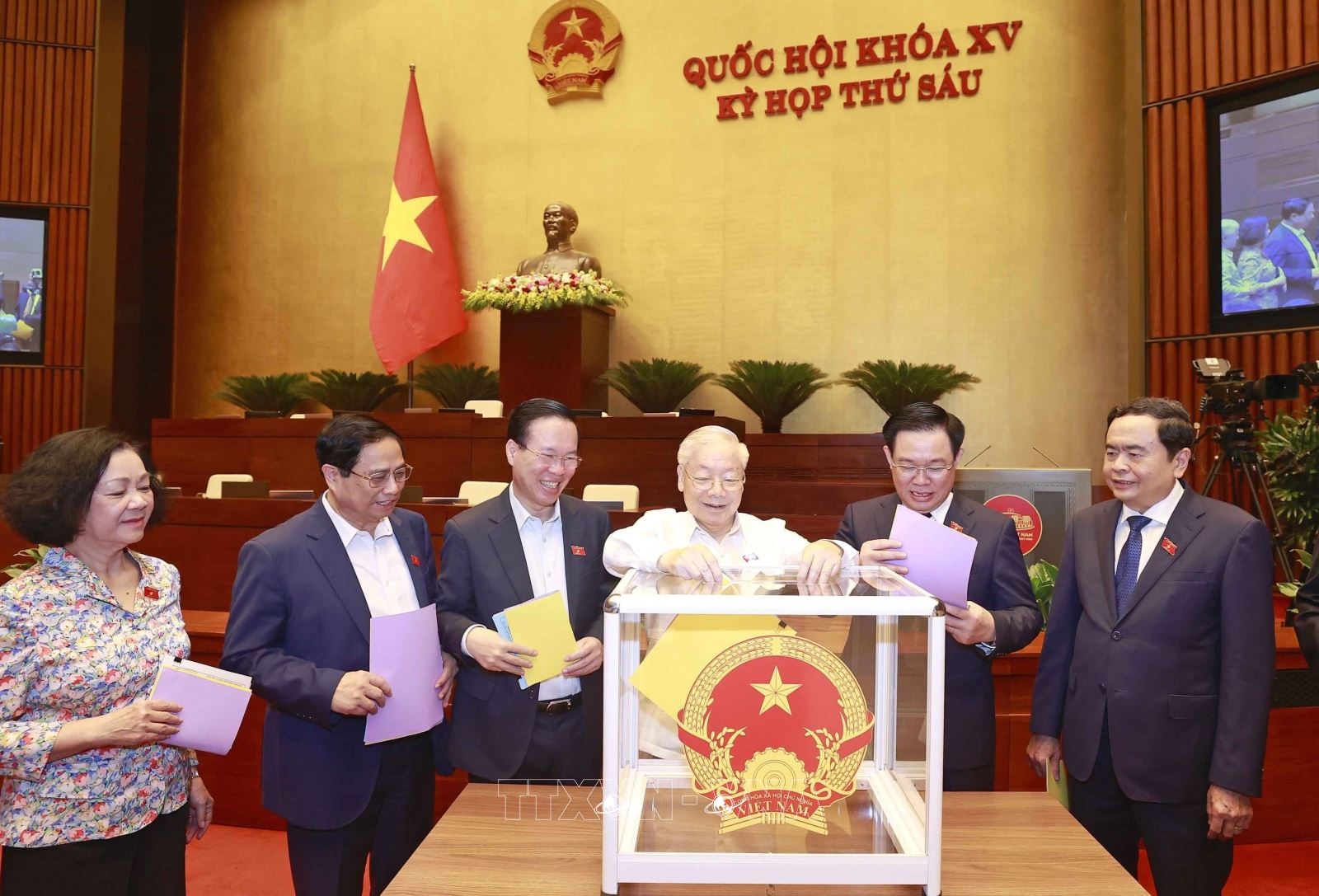 Kỳ họp thứ 6, Quốc hội khóa XV hoàn tất toàn bộ việc lấy phiếu tín nhiệm đối với những người giữ chức vụ do Quốc hội bầu, phê chuẩn