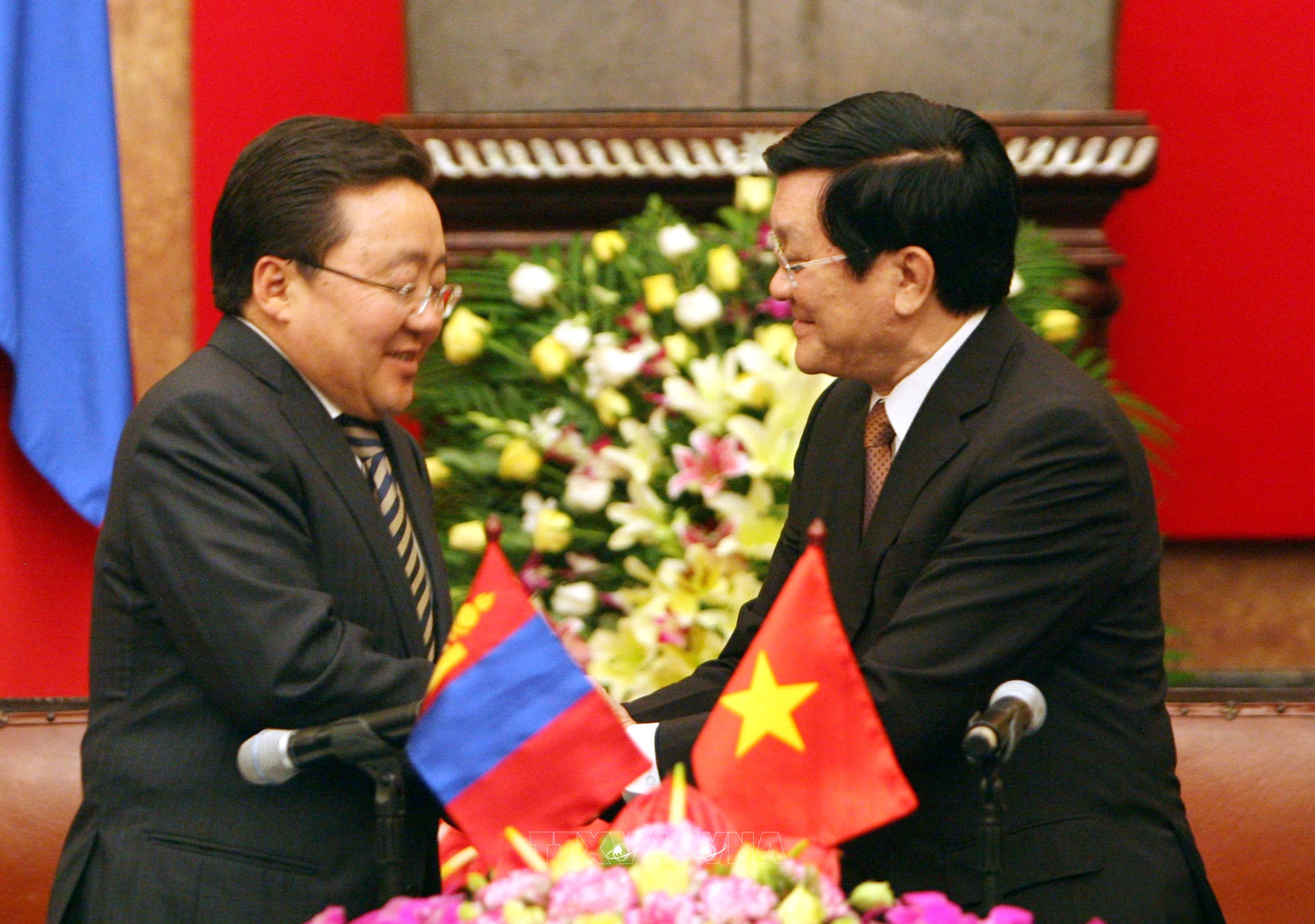 Tổng thống Mông Cổ Tsakhiagiin Elbegdorj thăm cấp Nhà nước tới Việt Nam (21-24/11/2013)