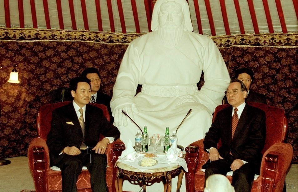 Thủ tướng Phan Văn Khải thăm hữu nghị chính thức Mông Cổ (24-26/5/2004)