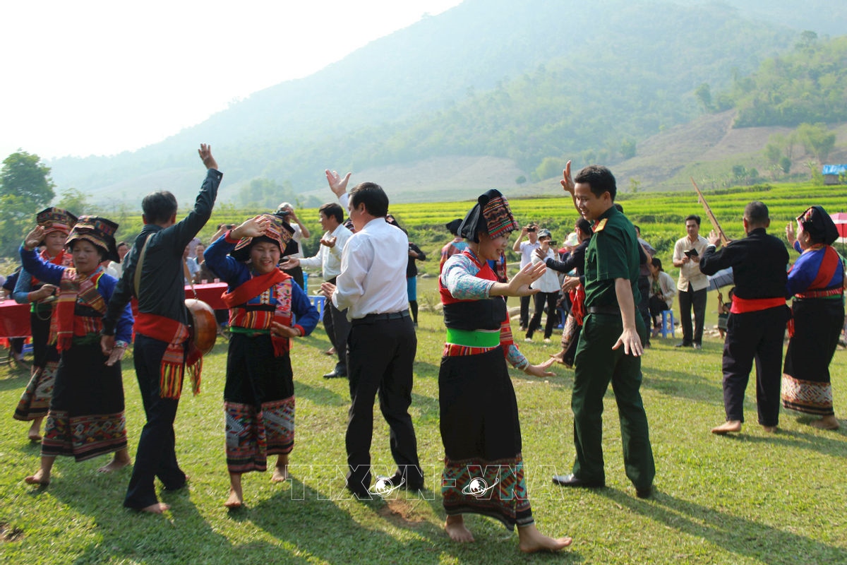 Múa của người Lào ở Điện Biên