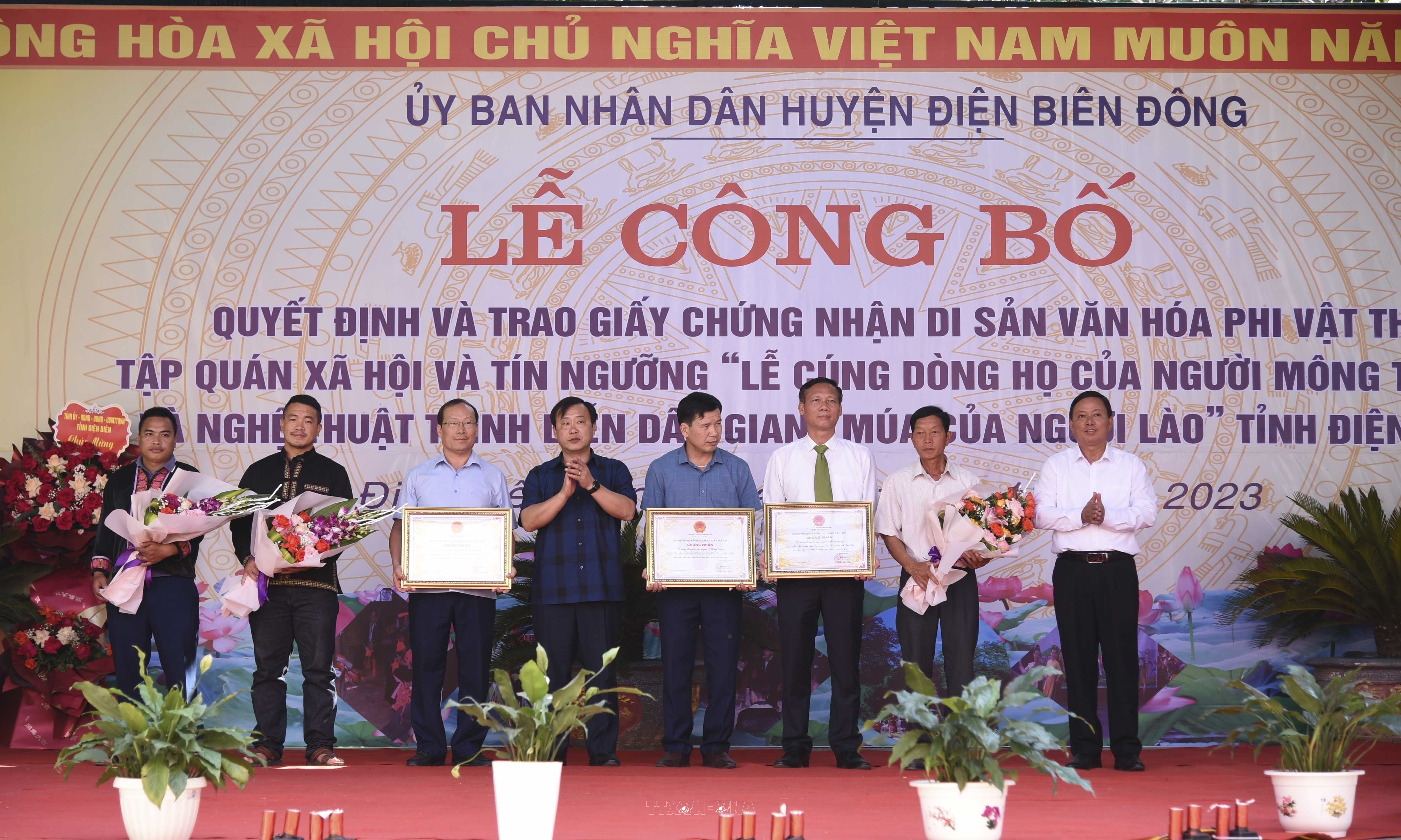 Lễ cúng dòng họ của người Mông trắng (Điện Biên)