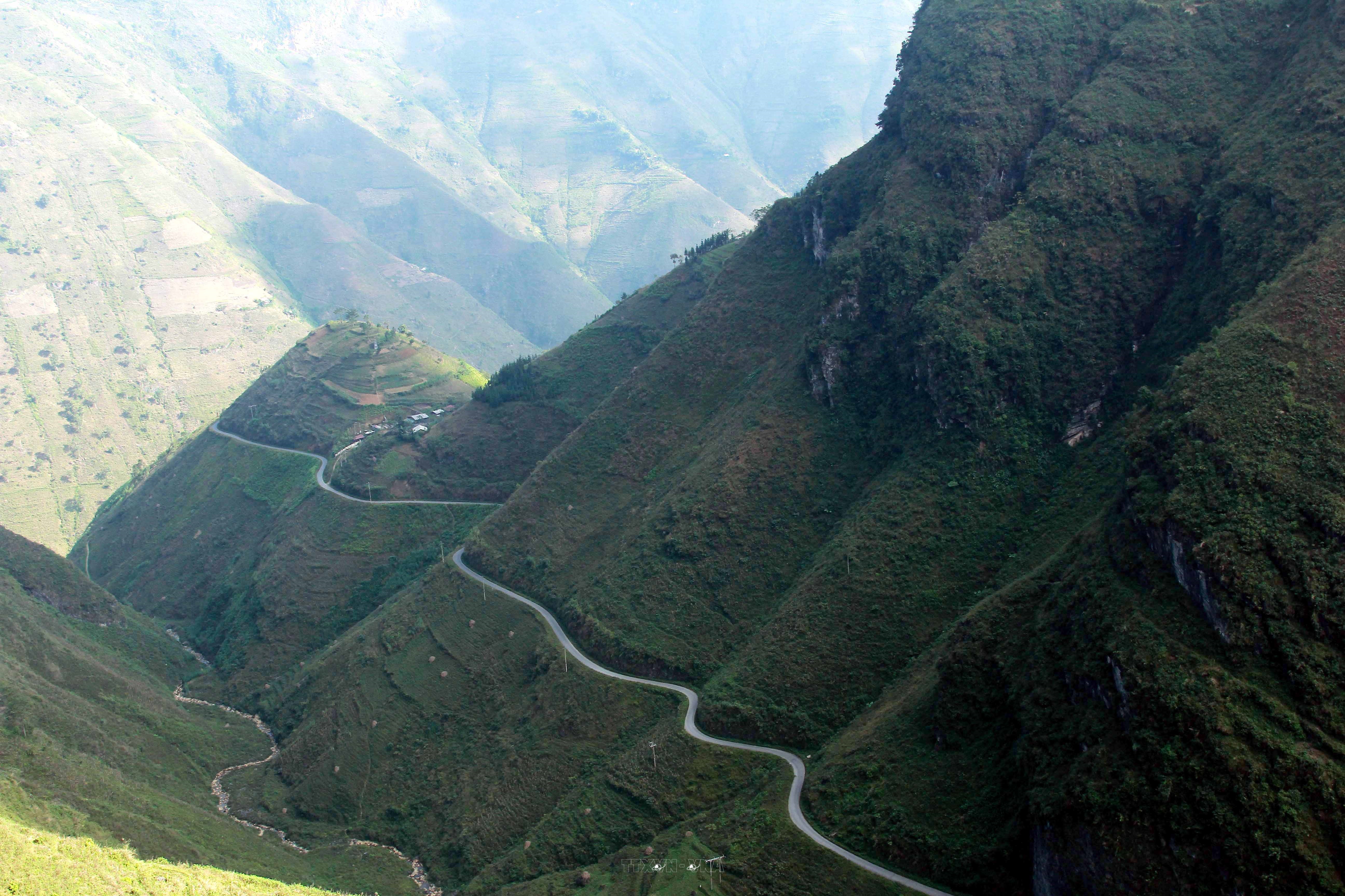 Công viên Địa chất Toàn cầu Cao nguyên đá Đồng Văn, Hà Giang (UNESCO công nhận vào 3/10/2010)