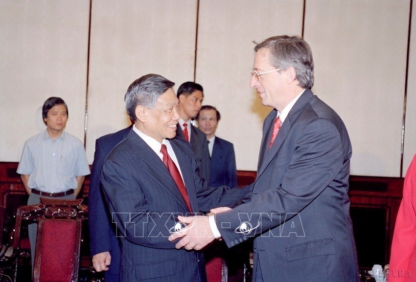 Thủ tướng Đại Công quốc Luxembourg Jean-Claude Juncker thăm chính thức Việt Nam (22-24/10/2000)