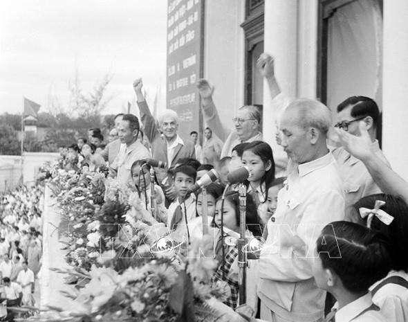 Thủ tướng Hungary Ferenc Munnich thăm Việt Nam (19-27/4/1959)