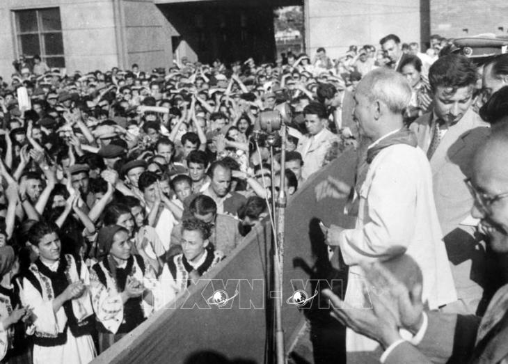 Chủ tịch Hồ Chí Minh thăm hữu nghị Romania (17-21/8/1957)