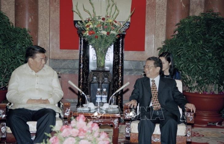 Chủ tịch Thượng viện Philippines Franklin M. Drilon thăm hữu nghị chính thức Việt Nam (2-6/4/2004)