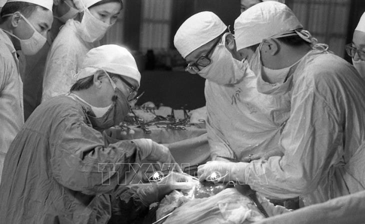 Tự hào thầy thuốc Việt Nam