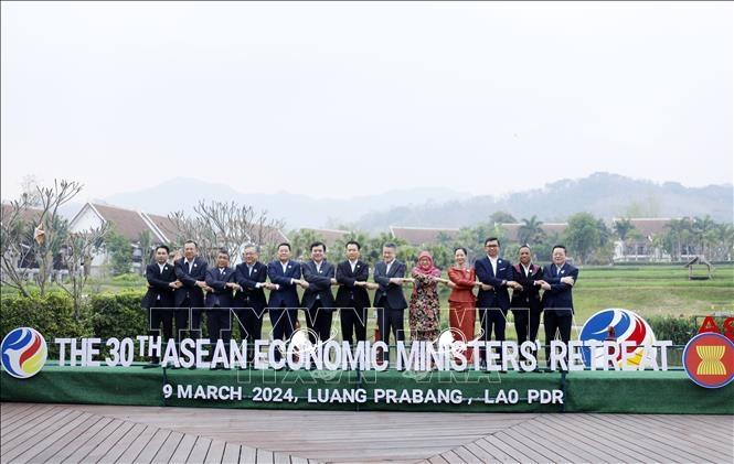 ASEAN tăng cường hợp tác kinh tế Thúc đẩy Kết nối và Tự cường