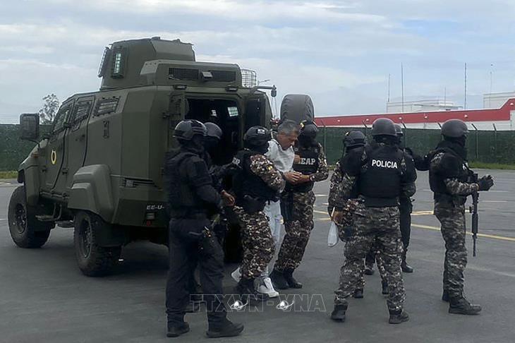 Mexico đình chỉ quan hệ với Ecuador
